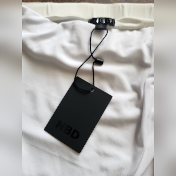 NBD Always flexin' skirt in ivory. NWT - Picture 4 of 7